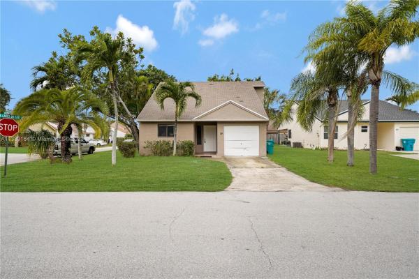Tara Lakes East, 19 Peachtree Pl, Boynton Beach, Florida 33436, image 1