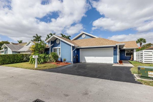 Royal Glen, 10014 SW 141st Ct, The Hammocks, Florida 33186, image 1