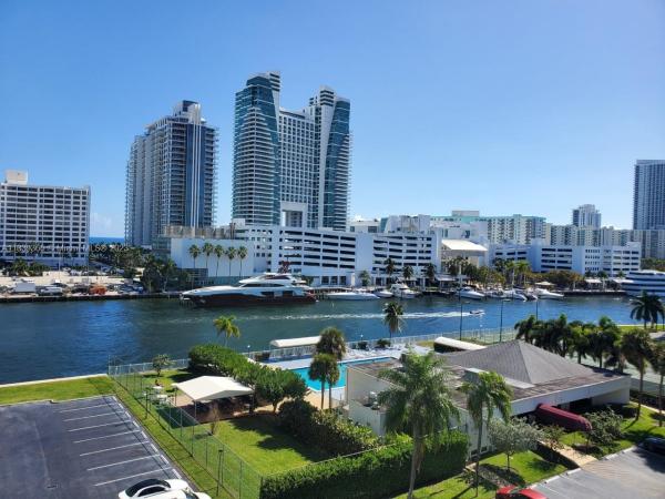 Towers Of Oceanview South, 600 Parkview Dr #712, Hallandale Beach, Florida 33009, image 2
