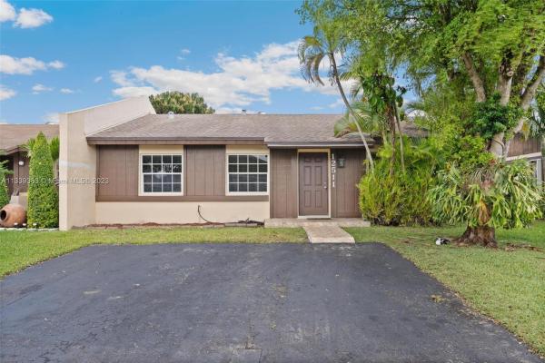 Devon Aire Villas, 12511 SW 110th S Canal St Rd, The Crossings, Florida 33186, image 2