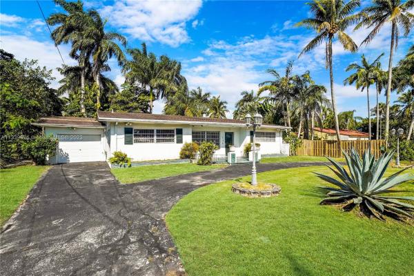 Biscayne Gardens, 14910 N Spur Dr, Golden Glades, Florida 33161, image 2