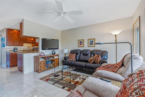 Golden Towers, 15600 NE 6th Ave #29D, Golden Glades, Florida 33162, image 1