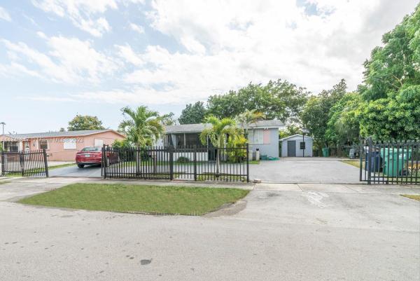 Leisurewood Manor, 15600 SW 295th Ter, Leisure City, Florida 33033, image 1