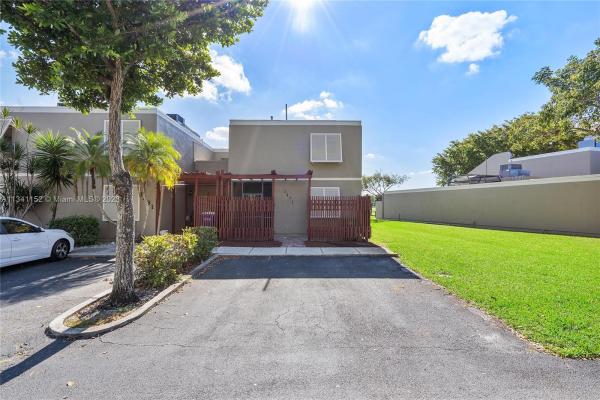 Villas West, 1471 W Fairway Rd, Pembroke Pines, Florida 33026, image 1