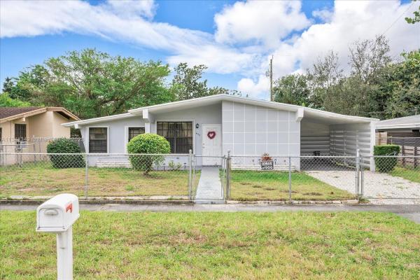 Shorewood Heights, 450 NE 175th St, North Miami Beach, Florida 33162, image 1
