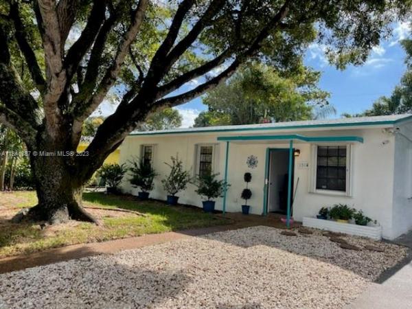 Lauderdale Manor, 1518 NW 12th St, Fort Lauderdale, Florida 33311, image 1