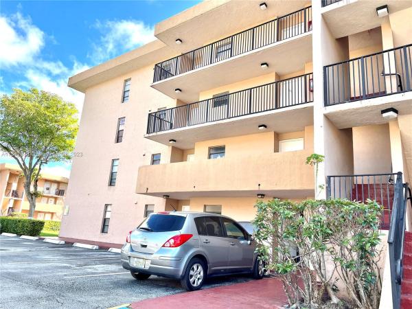 Villa Grande, 13850 SW 62nd St #109, Kendale Lakes, Florida 33183, image 1
