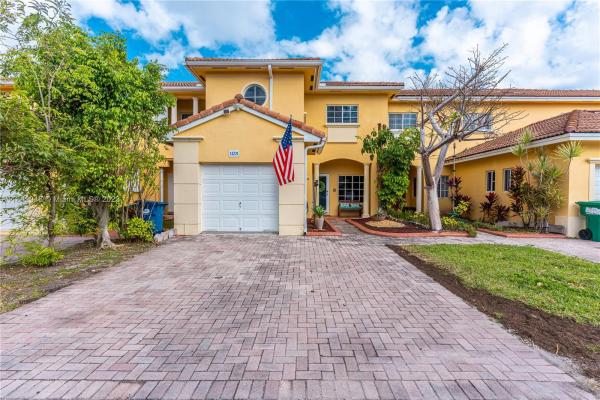 Twin Lake Shores Central, 13221 SW 142nd Ter #13221, Three Lakes, Florida 33186, image 1