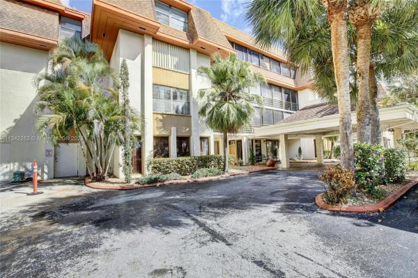 Cedar Glenn, 671 NE 195th St #208E, Ives Estates, Florida 33179, image 1