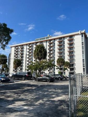 Inland Towers, 2075 NE 164 St #804, North Miami Beach, Florida 33162, image 2