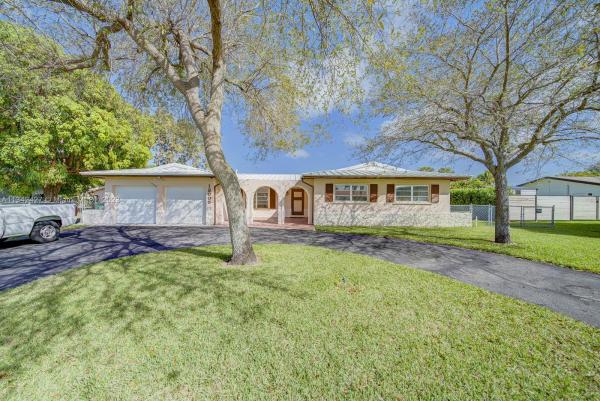Pine Shore, 13005 SW 111th Ave, Kendall, Florida 33176, image 2