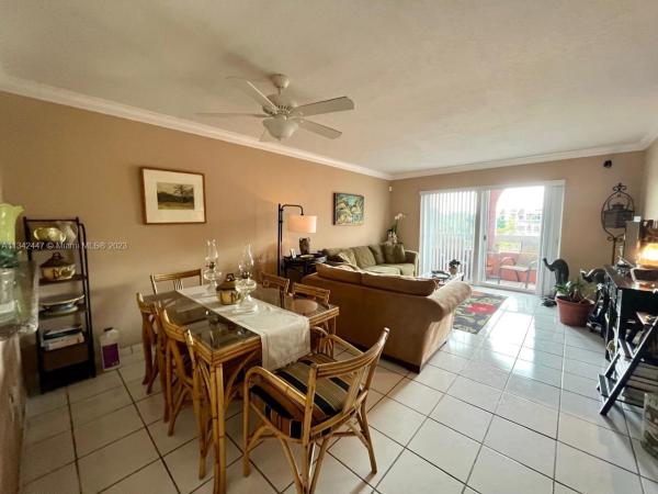 Village Of Kings Creek, 8101 Camino Real #C-402, Glenvar Heights, Florida 33143, image 2