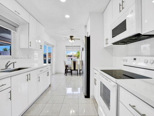 Carroll Villa, 725 NW 6th St, Florida City, Florida 33034, image 1