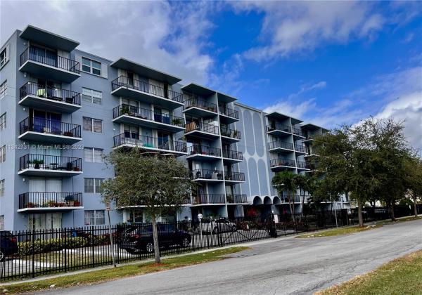 3 Horizons East, 12500 NE 15th Ave #615, North Miami, Florida 33161, image 1