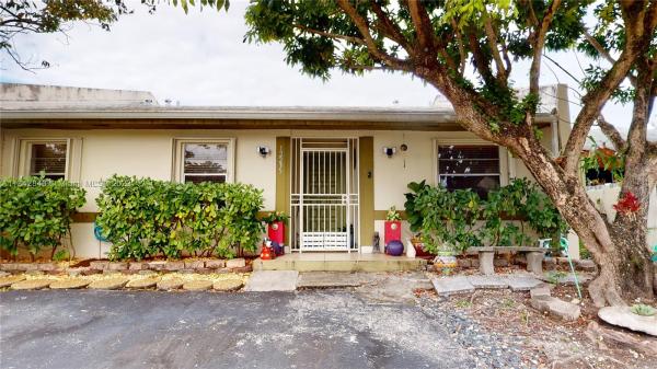 Devon Aire Villas, 12235 SW 115th Ter #12235, The Crossings, Florida 33186, image 2