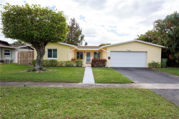University Heights, 9010 NW 20th St, Pembroke Pines, Florida 33024, image 1