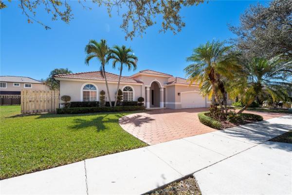 Royal Lakes, 8500 NW 164th St, Miami Lakes, Florida 33016, image 1