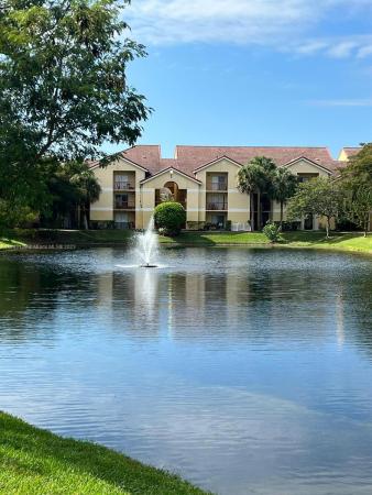 South Palm Place, 7620 Westwood Dr #219, Tamarac, Florida 33321, image 1