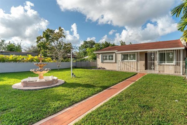 Royale Green, 13135 SW 54th St #13135, Kendale Lakes, Florida 33175, image 2
