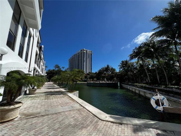 10651 NE Quaybridge Ct, Unincorporated Dade County, Florida 33138, image 2