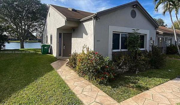 Twin Lakes Gardens, 5591 Park Rd #5591, Dania Beach, Florida 33312, image 1