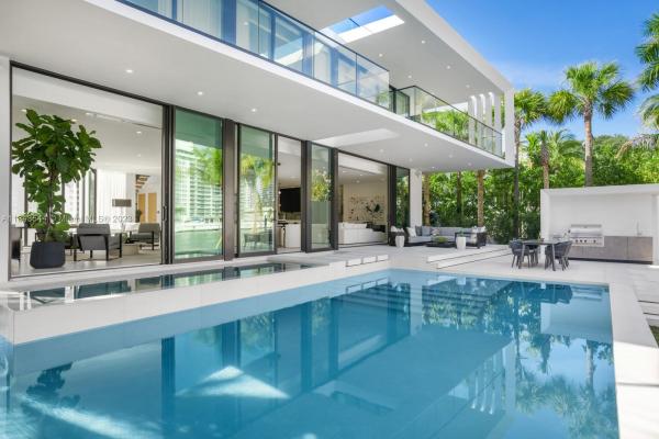 Beach View, 5777 Pinetree Dr, Miami Beach, Florida 33140, image 1