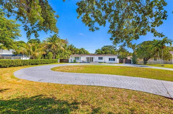 Country Club Estates, 970 Hunting Lodge Dr, Miami Springs, Florida 33166, image 2
