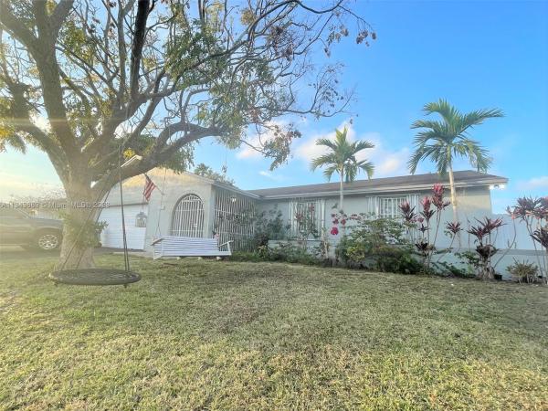 Meadow Wood Manor, 13237 SW 257th Ter, Princeton, Florida 33032, image 2