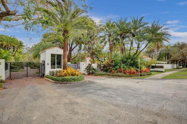 Davis Gardens, 6610 Poinciana Ct, South Miami, Florida 33143, image 1