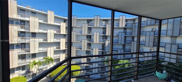 Biscaya, 20400 W Country Club Dr #615, Aventura, Florida 33180, image 2