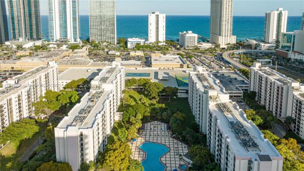 Plaza Of The Americas, 17021 N N Bay Rd #819, Sunny Isles Beach, Florida 33160, image 2