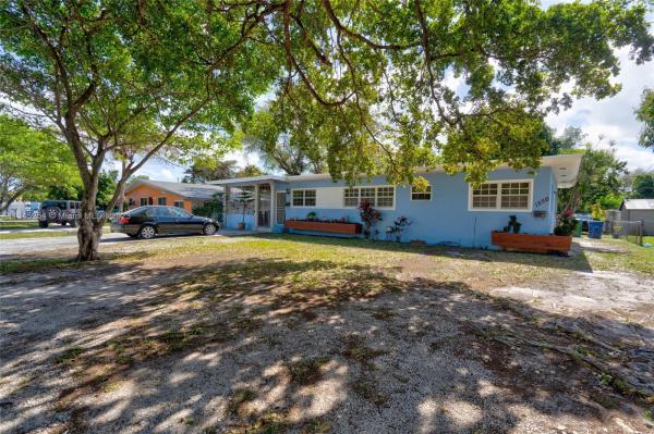 1262 NE 117th St, Unincorporated Dade County, Florida 33161, image 2
