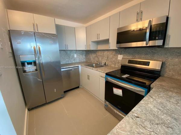 3 Horizons East, 12500 NE 15 Ave #311, North Miami, Florida 33161, image 1