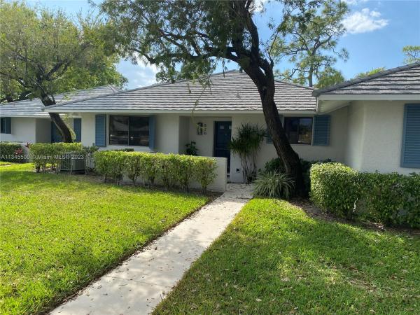 Club Cottages, 520 Club Dr, Palm Beach Gardens, Florida 33418, image 1