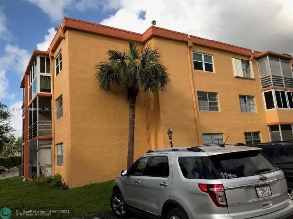 Heritage Circle, Deerfield Beach, Florida 33064, image 1
