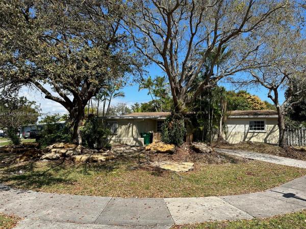 Whispering Pines Estates, 19721 Whispering Pines Rd, Cutler Bay, Florida 33157, image 2