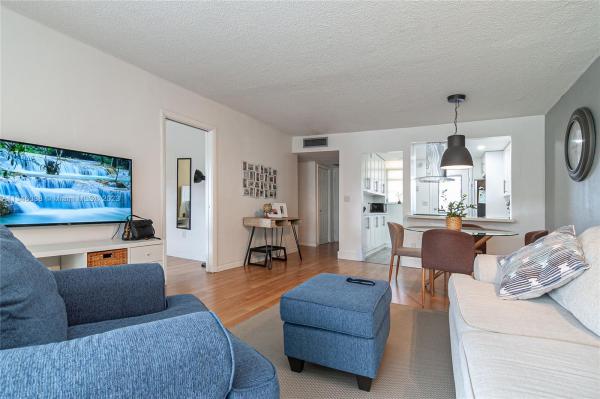 Point East, 2851 Leonard Dr #J205, Aventura, Florida 33160, image 2