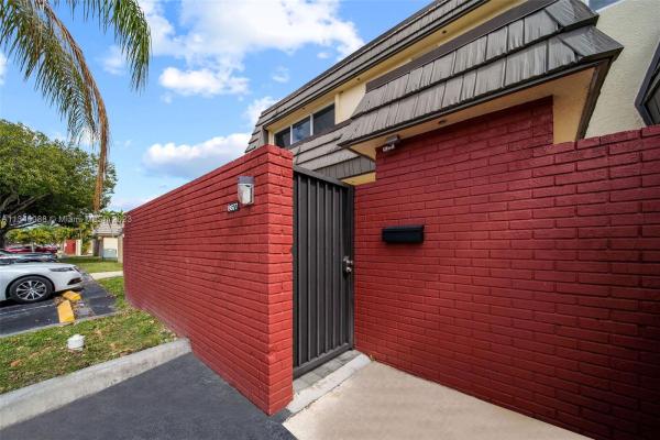 Kendale Lakes Townhouses, 8677 SW 137th Ave #8677, Kendale Lakes, Florida 33183, image 2
