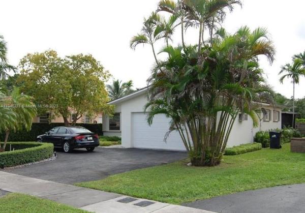 Country Club Estates, 860 Westward Dr, Miami Springs, Florida 33166, image 2