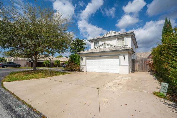 Lago Mar South, 15845 SW 85th St, Kendall, Florida 33193, image 1