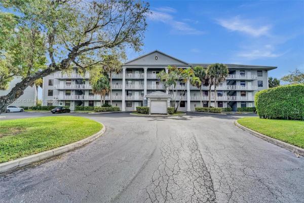 Whitehall Of Pine Island Ridge, 1524 Whitehall Dr #105, Davie, Florida 33324, image 2