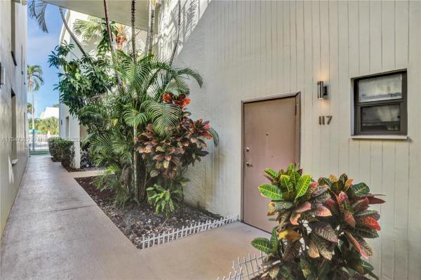 Villa Dorada, 20300 W Country Club Dr #117-3, Aventura, Florida 33180, image 2