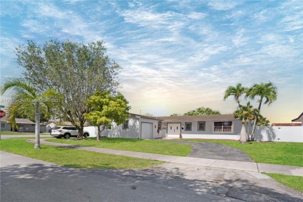 Royale Green, 12843 SW 48th Ter, Kendale Lakes, Florida 33175, image 2