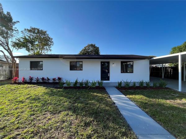 Carol City Gardens, 4320 NW 197th St, Miami Gardens, Florida 33055, image 2