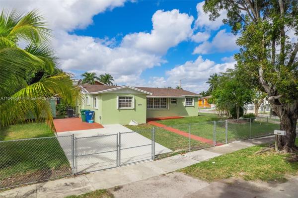 Gem Homes, 29600 SW 143rd Ct, Leisure City, Florida 33033, image 1