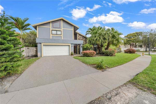 Sky Lake Homes, 247 NE 199th Ln, Ives Estates, Florida 33179, image 1