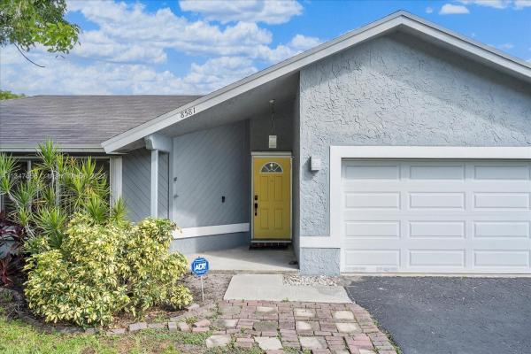 Rolling Hills Lake Estates, 8581 SW 28th St, Davie, Florida 33328, image 1