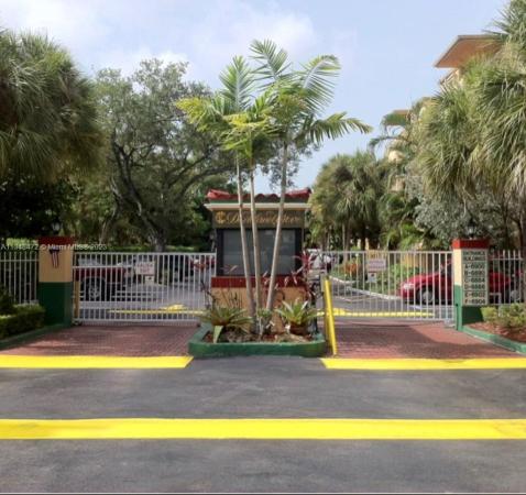Dadeland Grove, 6900 N Kendall Dr #A402, Pinecrest, Florida 33156, image 1