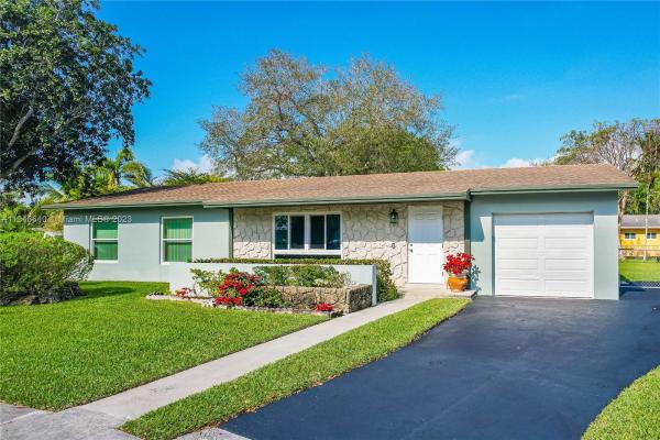 Devon Aire Estates, 12321 SW 109th Ter, The Crossings, Florida 33186, image 1