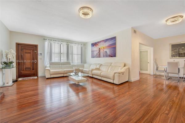Holiday House, 9420 Independence Rd, Cutler Bay, Florida 33157, image 1